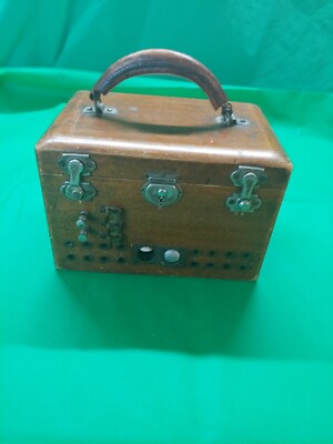 VTG HYATT RELAY TEST BOX. WOODEN 25264 FOR PARTS. UNTESTED