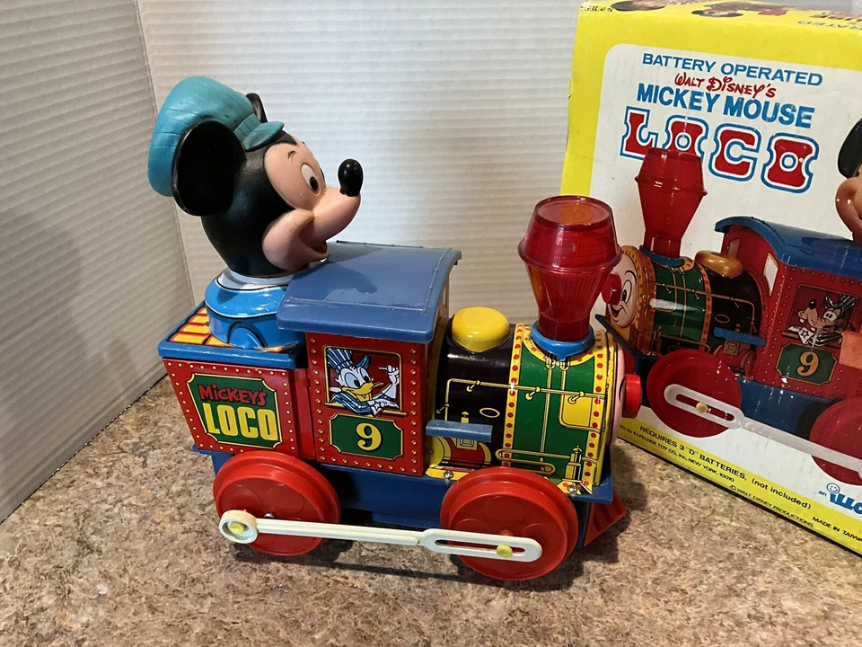 LOCOMOTORA MICKEY'S AÑOS 60 TREN A PILAS, MOTOR, MICKEY MOUSE Bump N Go Foto 2 de 4
