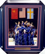1980 Miracle on Ice USA Hockey Team ALL 20 signed medal stand 16x20 photo framed