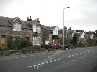 Foto 6x4 Kinghorn Road, Burntisland Häuser mit Meerblick (über der Eisenbahn um 2009