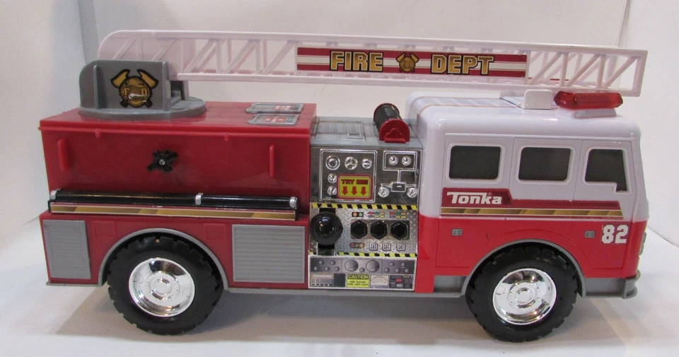 2011 Tonka Hasbro пожарная машина двигатель #82 лестница аварийные огни сирены 16» длиной - Изображение 2 из 4