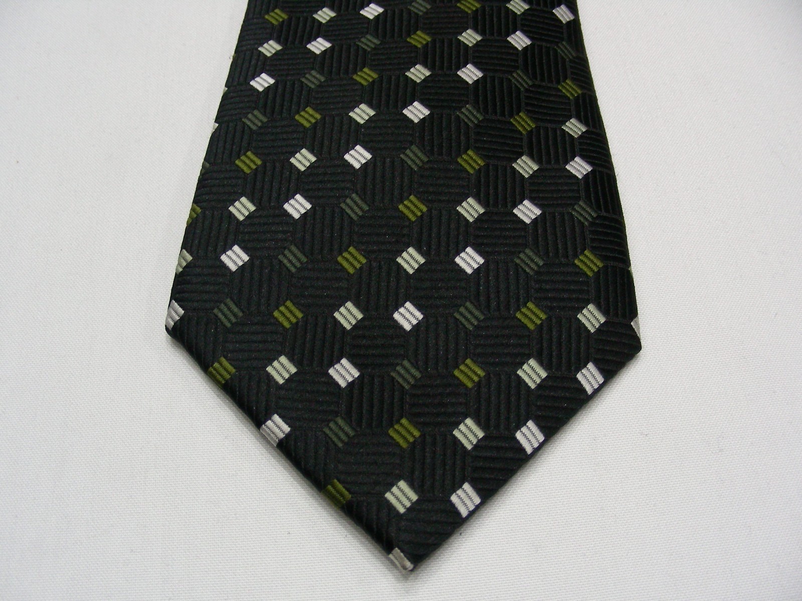 VAN HEUSEN - GEOMETRIC PATTERNED - POLYESTER NECK… - image 1