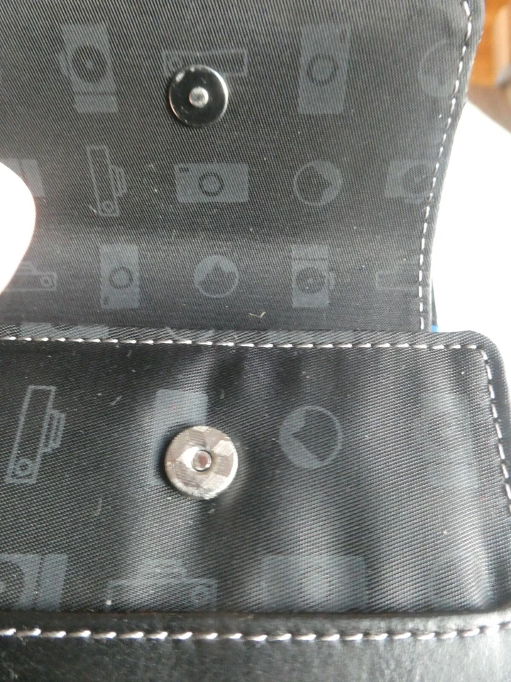 Lowepro Portofino 10 Leather Compact Camera Case Pouch with Removable Waist Clip - Image 2 of 4