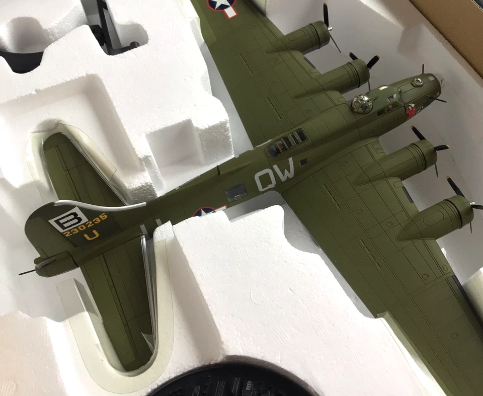Corgi AA33310 Boeing B-17F Zoot Suiters 412th BS/95 BG 1943 Sights Sounds Ltd Ed - Image 3 of 4