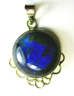 Beautiful 925 St. Silver Round Shape, 23 mm Blue Labradorite Pendant