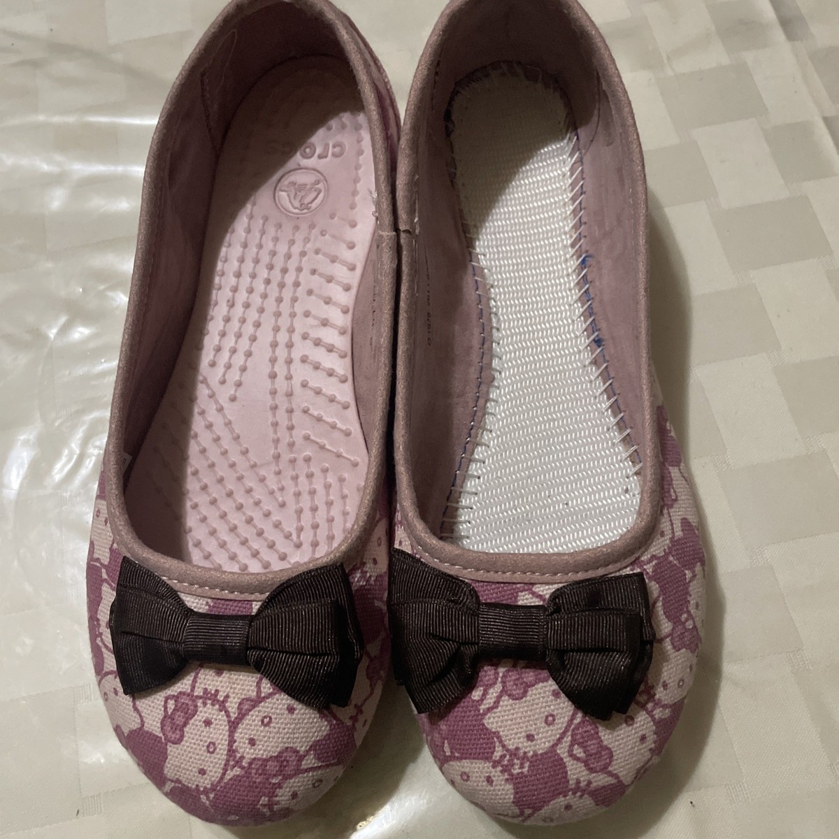 Crocs Hello Kitty Women's Size 6 pink Ballet flats w/kitty print