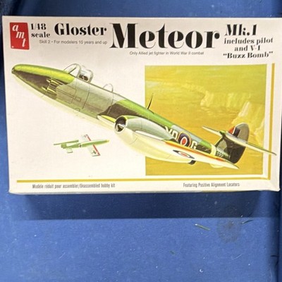 AMT 1:48 Gloster Meteor Mk.I Airplane Kit w/ Pilot & V-1 Buzz Bomb