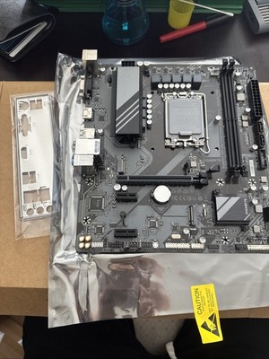 GIGABYTE B760M D2HX SI DDR5  LGA 1700 CPU Intel 12/13/14 Gen Intel Motherboard