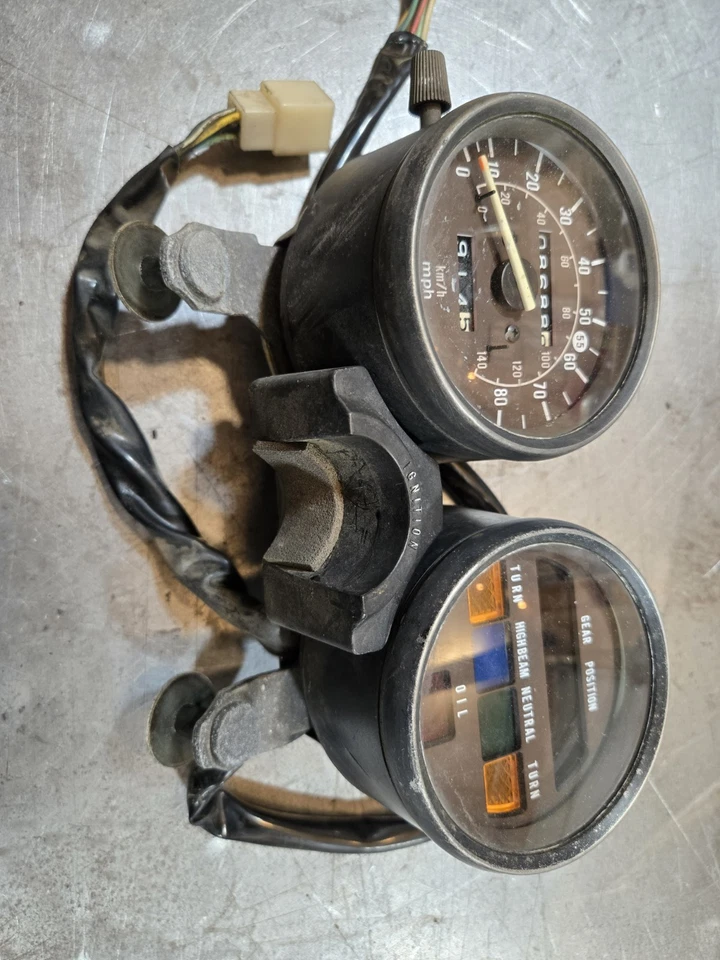 Suzuki GS300L OEM Speedometer & Odometer Instrument Cluster - Image 4 of 4