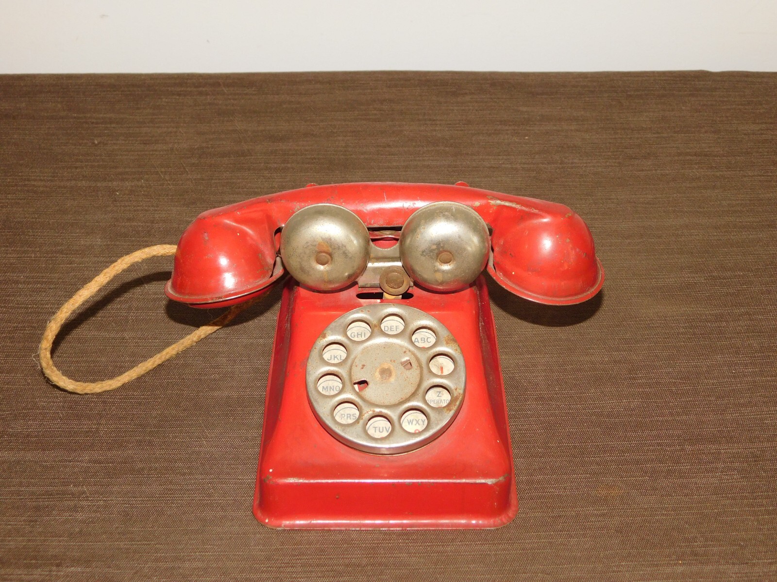 VINTAGE TIN TOY 6 1/4