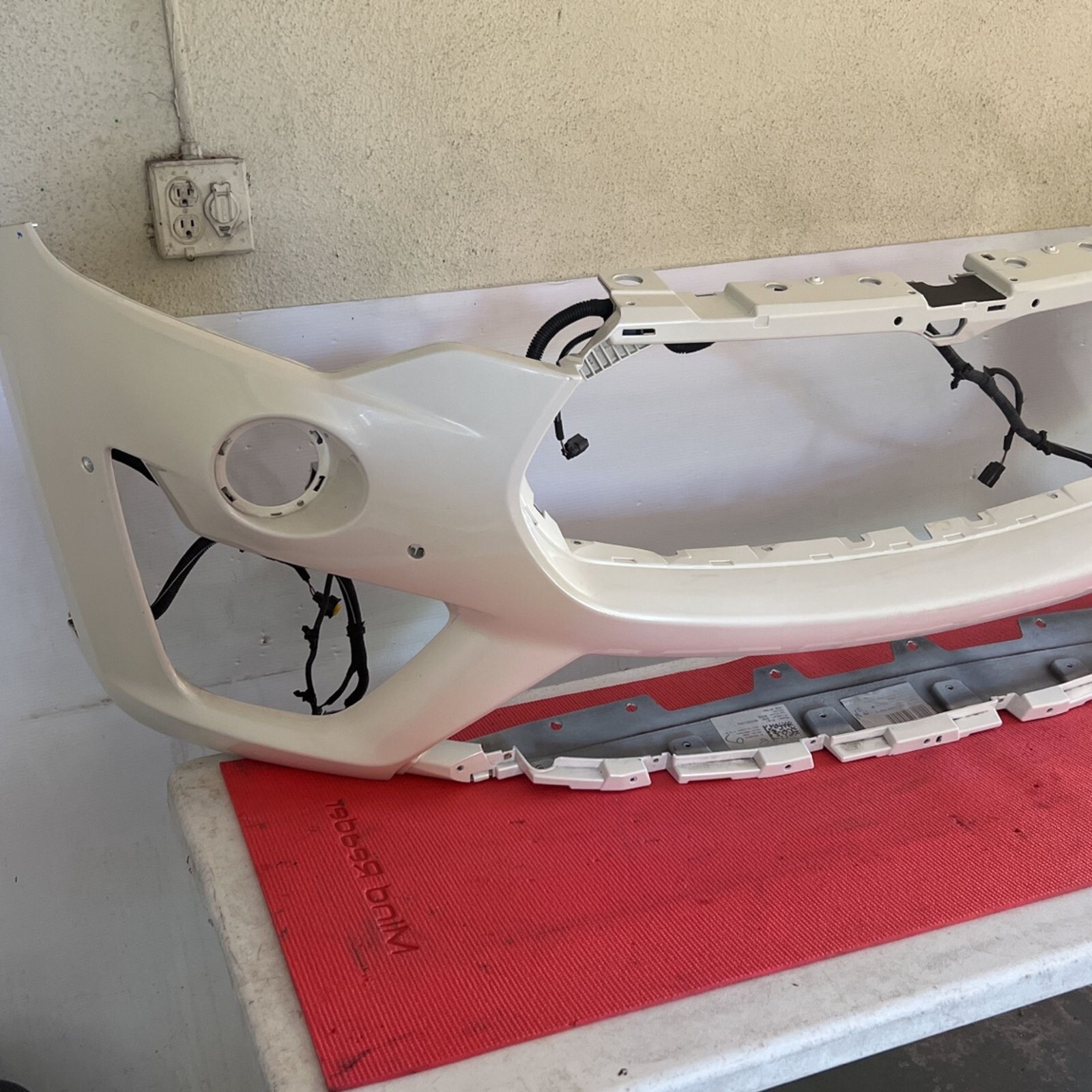 2017-19 MASERATI LEVANTE GRANSPORT FRONT BUMPER COVER OEM
