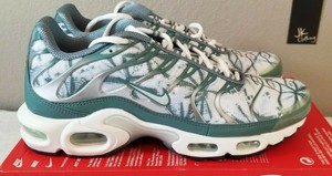 air max plus palm tree