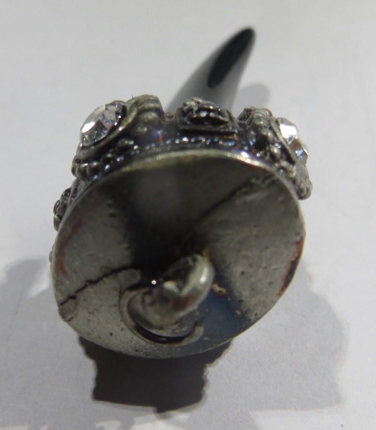 Pendentif porte bonheur Tibétain dent de tigre en argent avec zircons et  dent