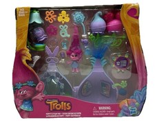 2016 Hasbro Dreamworks Trolls Poppy's Stylin Pod Doll  12 Accessories playset