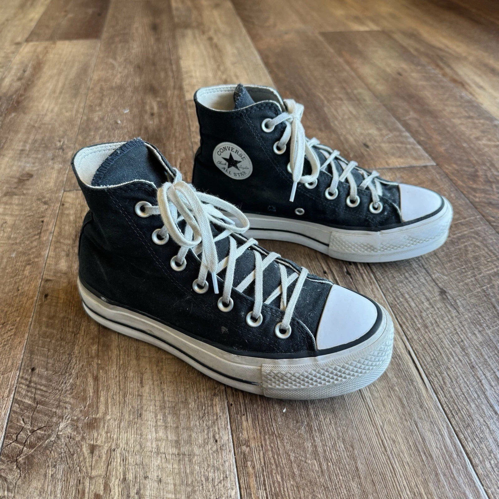 Sneakers alte Converse Chuck Taylor nere con plateau taglia 6