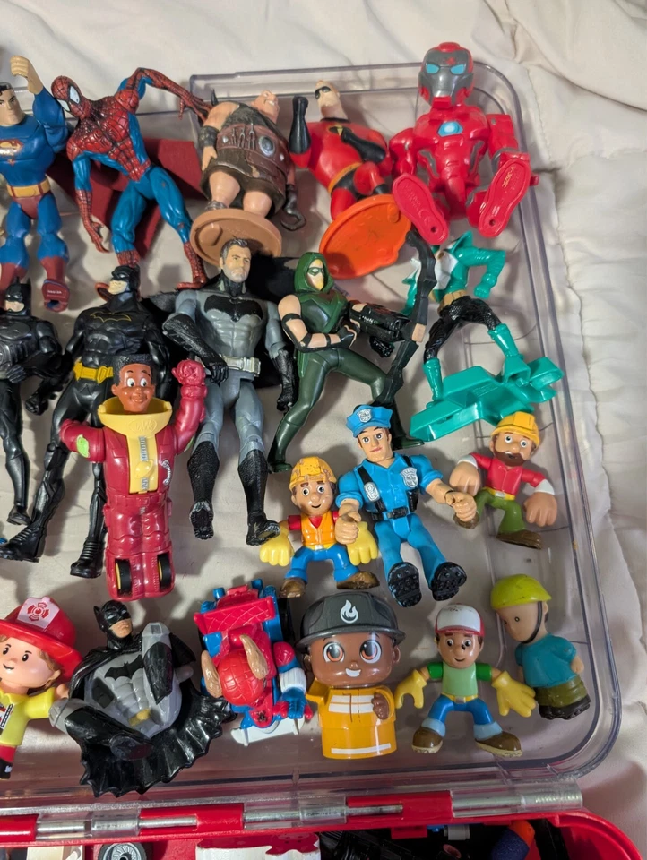 Marvel & DC Comics Action Figures Lot over 50 figures and 20+ accessories - Image 4 of 4