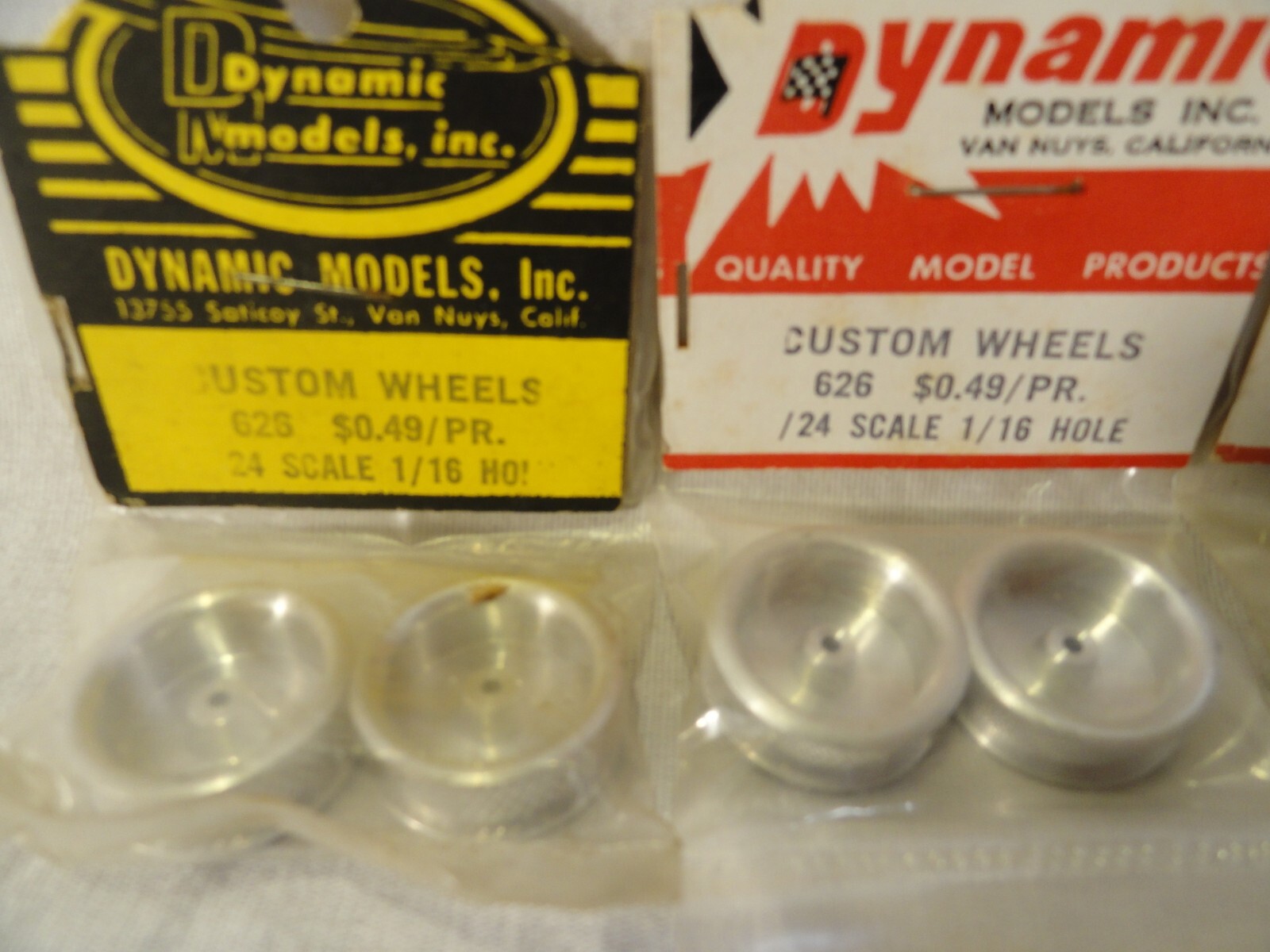 LOOK! LARGE LOT OF 1960`S DYNAMIC 1/24 SLOT CAR UNUSED WHEEL AND RIM