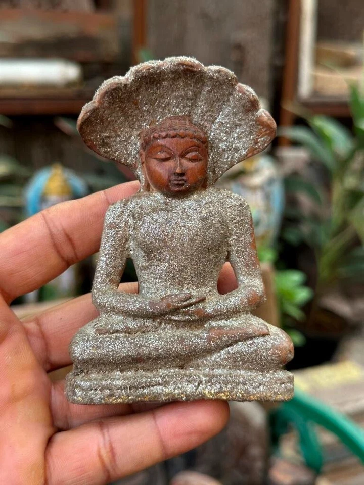 Antigua figura de madera tallada a mano de Dios Mahaveer 4,20 x 3" Foto 2 de 4