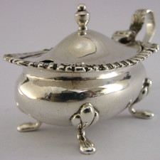 ENGLISH STERLING SILVER BLUE GLASS LINED MUSTARD POT 1992 54g of silver