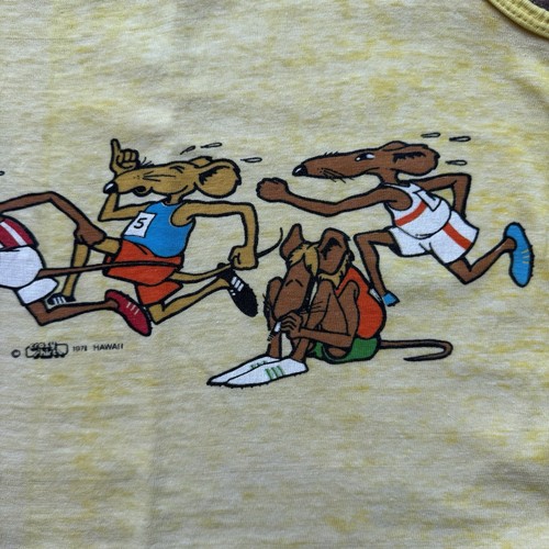 Vintage 1971 Mens M Yellow Crazy Shirts "RAT RACE" Summer Punk Indie Tank Top - Picture 4 of 9
