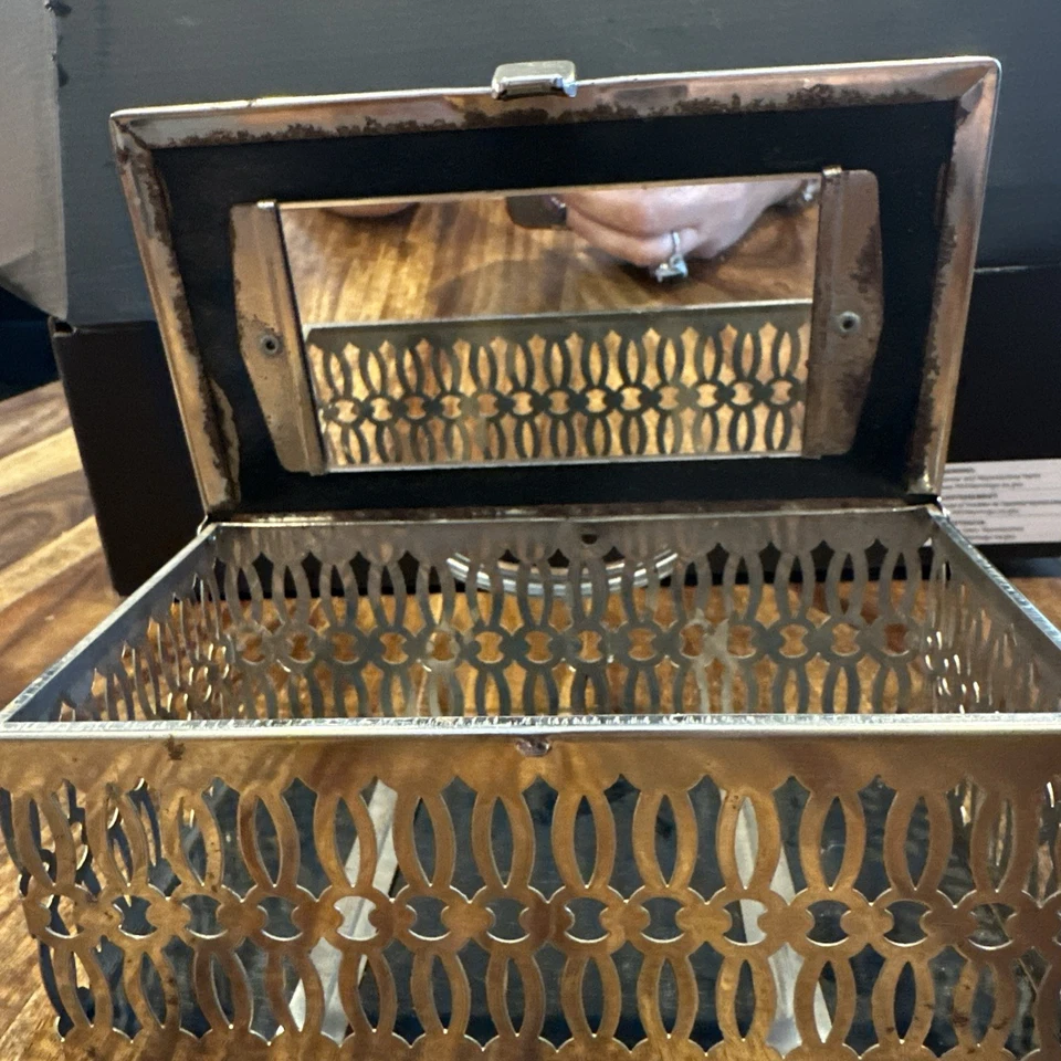 Vintage 1950s Pamart Metal Purse With Lucite handle. Brooklyn, NY - Image 3 of 4