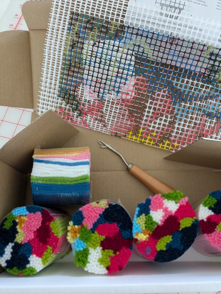 Kit de gancho de cierre de lirio y libélula Dimensions Needlecrafts para niños de 12"" x 12"" Foto 3 de 4