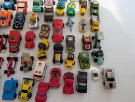 Vintage 80s 90s Galoob Micro Machines Yellow Storage Case w/86 Vehicles. 