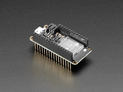 Adafruit HUZZAH32 ESP32 Feather Board, montiert mit Stacking Headern