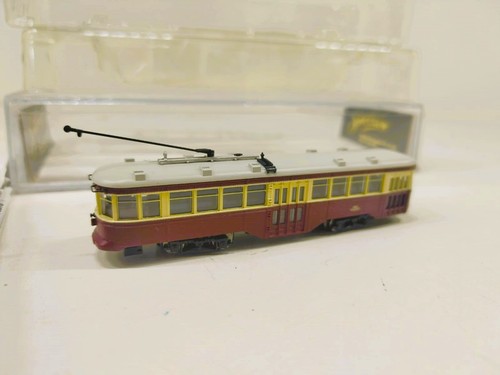 Elektr. Straßenbahn Peter Witt TORONTO rot/beige mit DCC-Digitaldecoder, mit LED-Stirnbeleuchtung