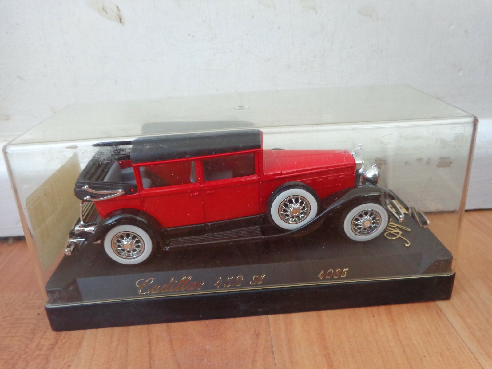 1/43 SOLIDO AGE D'OR - CLASSIC REF #4085 CADILLAC 452 A RED DIECAST CAR