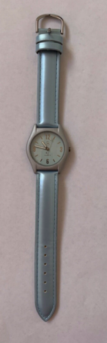 schmale Damen Quarzuhr hellblau  analog  Werbegeschenk votre montre " irisée" - Photo 1/4