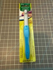 Clover Needlecraft Amour Crochet Hook Size 1059/PQ 15mm Blue White