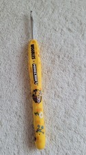 Preowned Minecraft Bee Wooble Ergonomic Crochet Hook