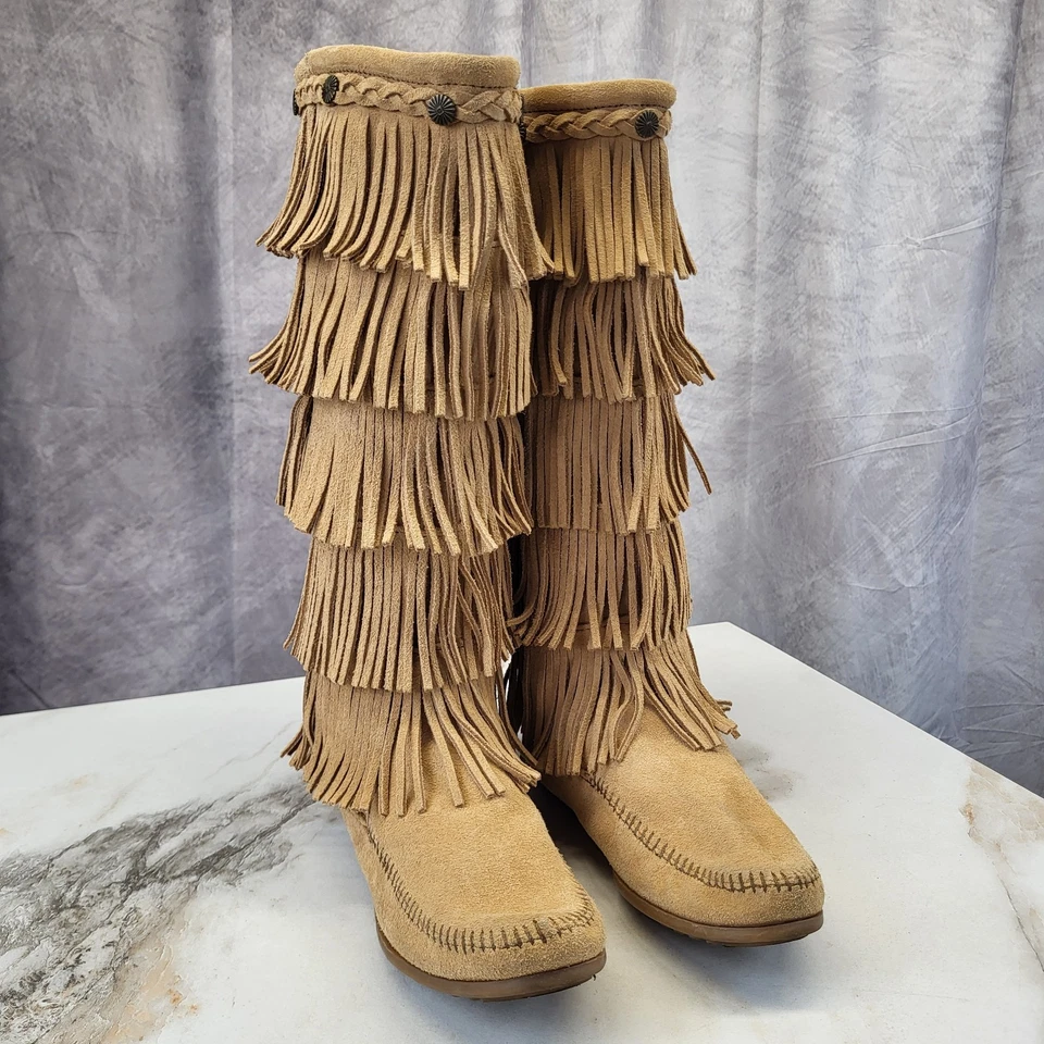 Botas mocassim femininas Minnetonka 5 camadas franja cravejada joelho alto 9 trigo bronzeado - Imagem 2 de 4