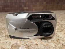 Fujifilm Digital Camera FinePix 1400 Zoom 1.3MP Silver Tested 16mb Smart Media