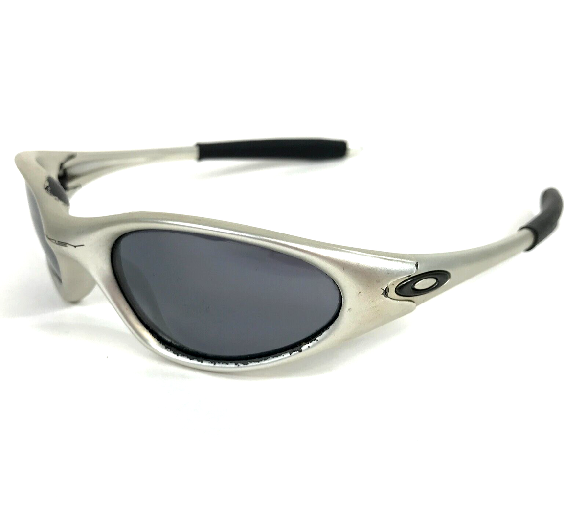 Vintage Oakley Sunglasses Minute 1.0 Matte Silver Wrap Vintage Oakley Sunglasses Minute 1.0 Matte Silver Wrap