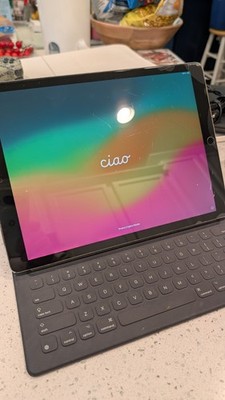 Apple iPad Pro 2nd Gen 12.9'' 512GB Wi-Fi Model A1670 - Space Gray With Keyboard 
