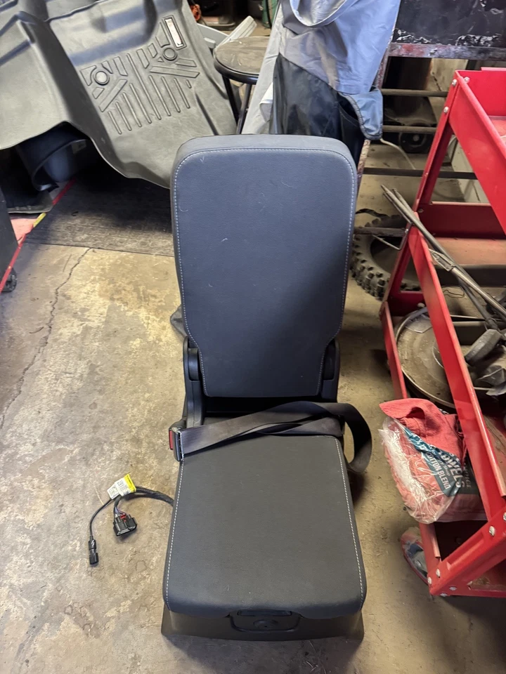 Apoyabrazos asiento saltador consola central Chevy GMC Silverado Sierra 14-19 OEM negro bonito Foto 3 de 3