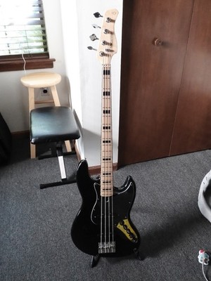 Sire Marcus Miller V7 4 String Eletric Bass