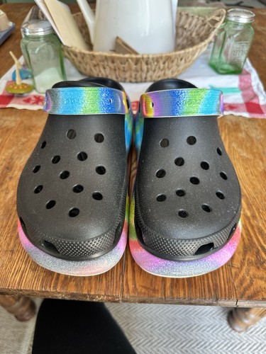 Zuecos sin cordones Crocs Rainbow Platform negros y arco iris talla 9 para mujer’s 7 para hombre’s - Imagen 4 de 7