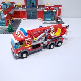 Lego 2007 City Fire Station 7945 No Box 1/3 Manuals 99% Complete