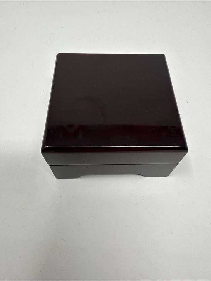 1887 Queen Victoria Gold Jubilee Full Gold Sovereign 22k  - Image 4 of 4