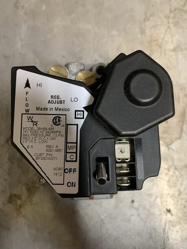 Carrier RTU EF33CW271 2 Stage Gas Valve. White Rogers Model 36H54-485