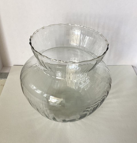 Ribbed Clear Flower Bowl Vase Decorative Ruffled edge EUC - Picture 2 of 12