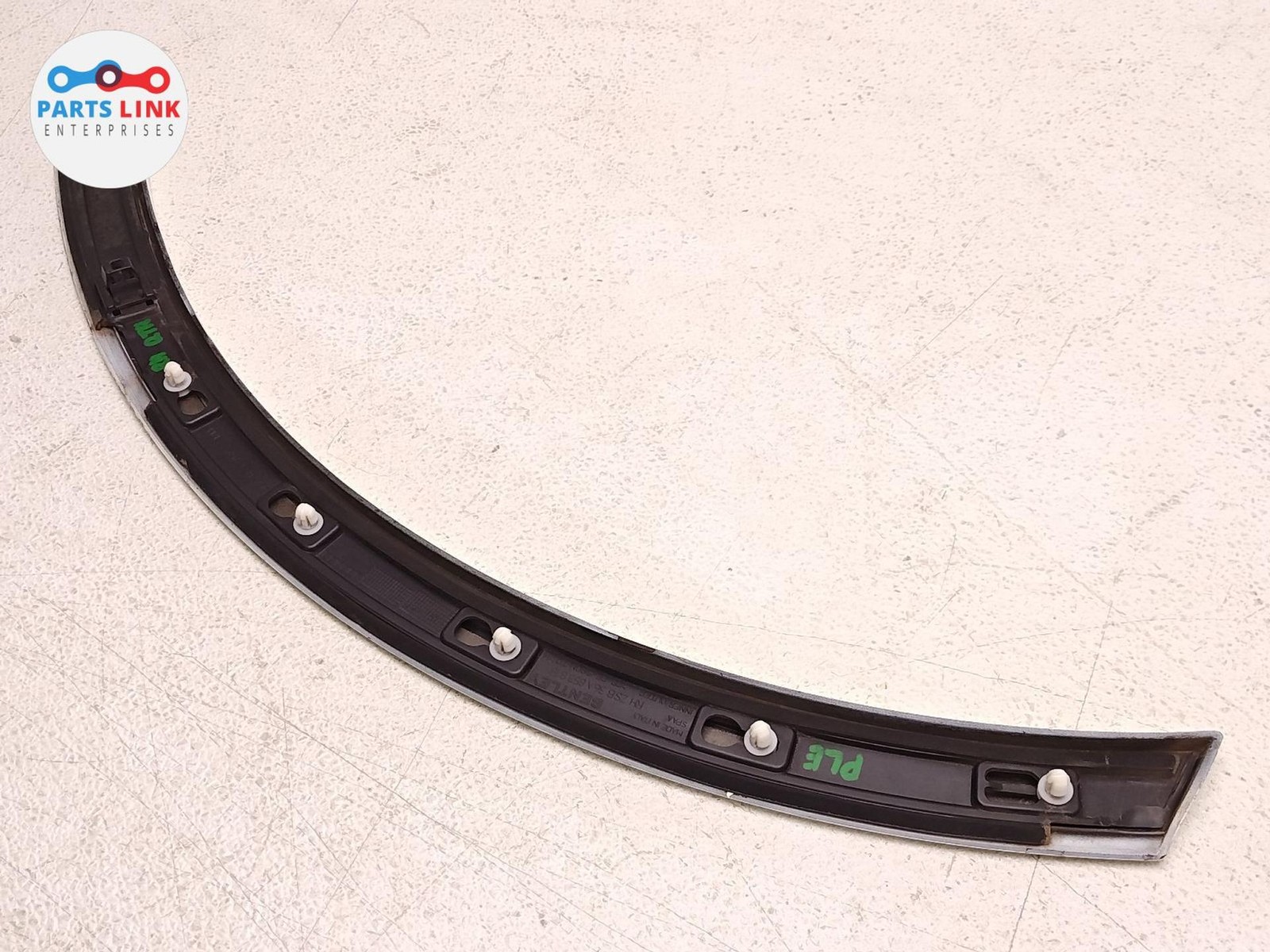 2016-20 BENTLEY BENTAYGA REAR RIGHT FENDER FLARE QUARTER TRIM ARCH MOLDING 636