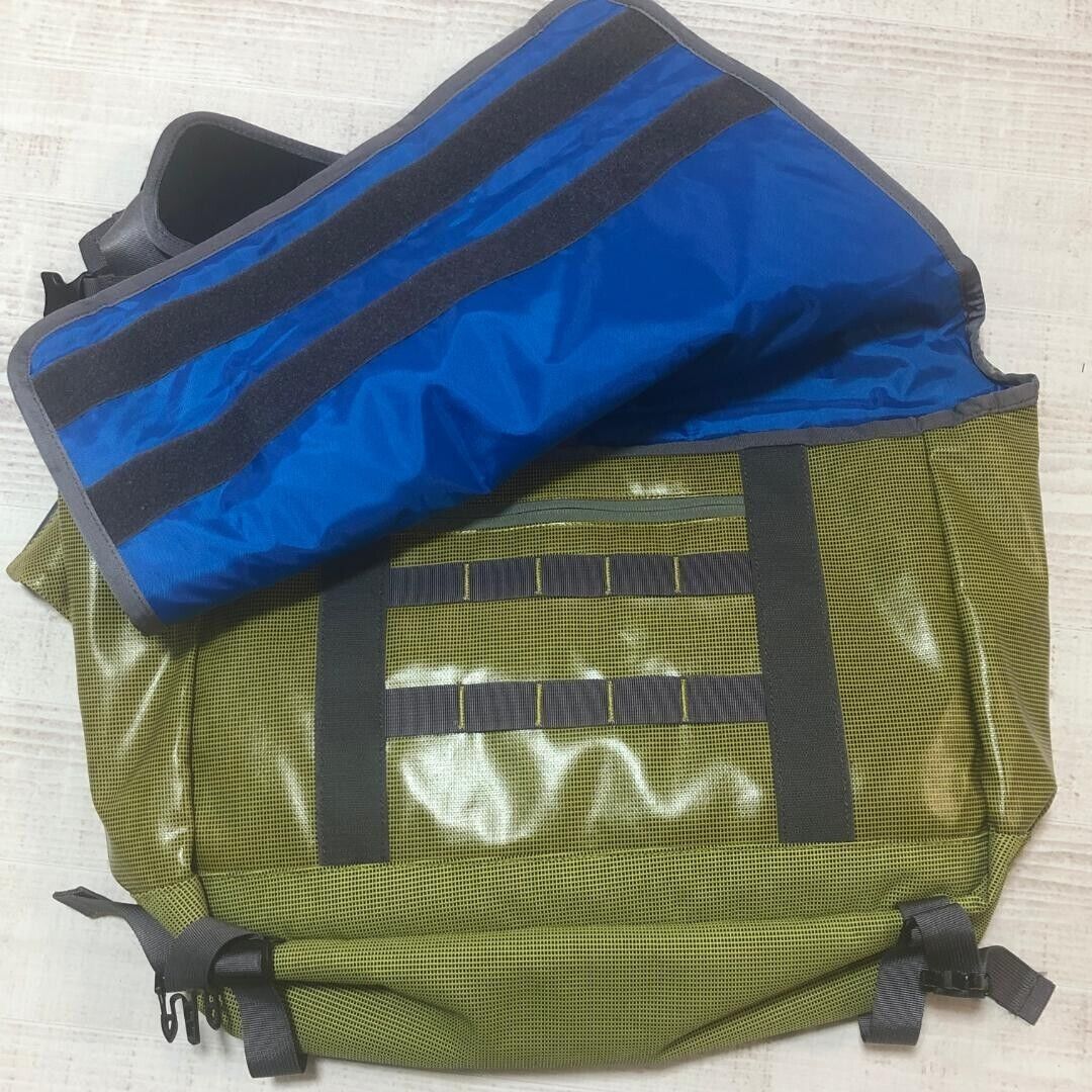 patagonia Black Hole Messenger bag 22L Discontinued Folios patagonia Black Hole Messenger bag 22L Discontinued Folios