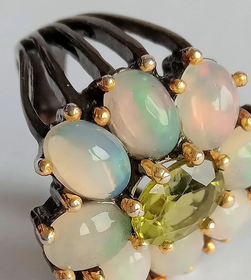 ANELLO IN ARGENTO STERLING 925 BRUNITO CON OPALI DI WELO E PERIDOTI NATURALI - Immagine 4 di 4