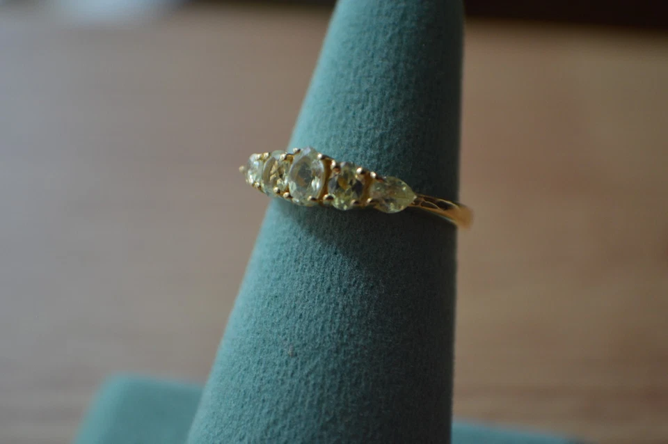 Anillo de 5 piedras crisoberilo canario brasileño de 1,00 quilates 14K YG sobre plata fina talla 6 Foto 3 de 4