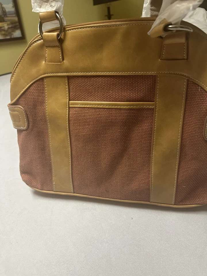 Bolso de hombro Stone Mountain de cuero genuino y lona accesorios en tono plateado Foto 3 de 4