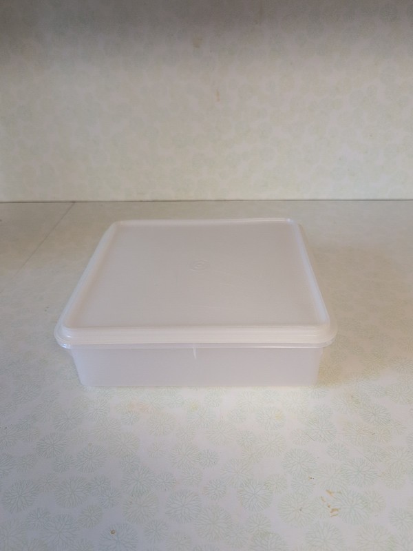 Vintage Tupperware 514 Sheer Snack-Stor Square Container 9"x9"x3"